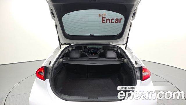 Hyundai Ioniq 2017 — photo 26