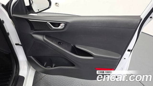 Hyundai Ioniq 2017 — photo 14