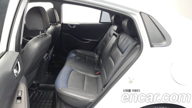 Hyundai Ioniq 2017 — photo 16