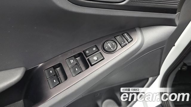 Hyundai Ioniq 2017 — photo 32
