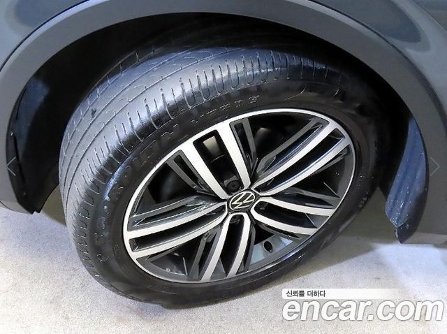Volkswagen Tiguan 2022 — photo 20