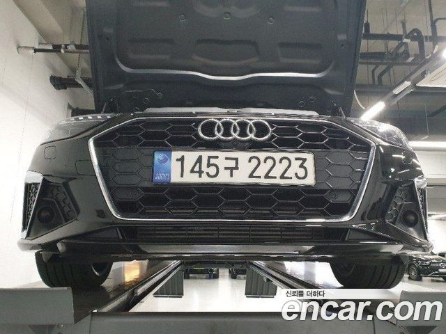 Audi A4 2023 — photo 1