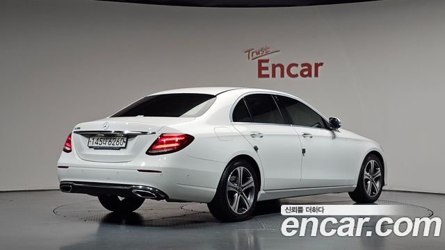 Mercedes-Benz E-Class 2019 — photo 2