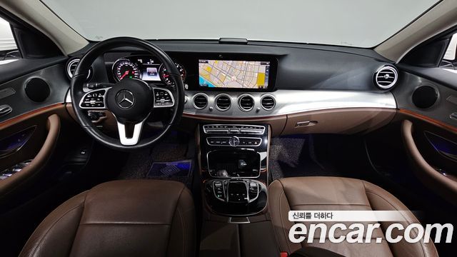 Mercedes-Benz E-Class 2019 — photo 10
