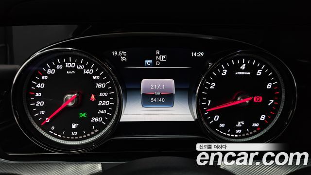 Mercedes-Benz E-Class 2019 — photo 11
