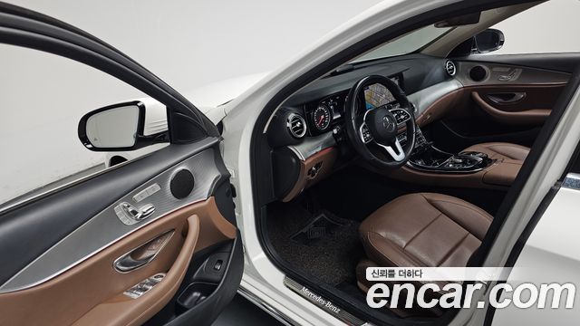Mercedes-Benz E-Class 2019 — photo 13