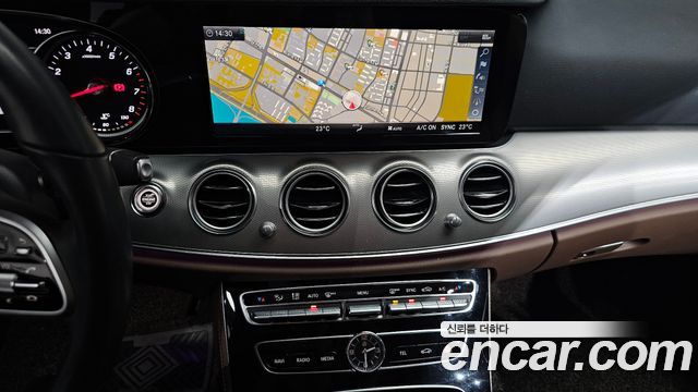 Mercedes-Benz E-Class 2019 — photo 20