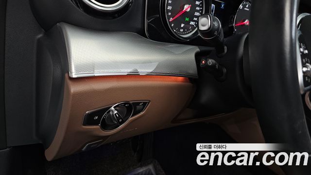Mercedes-Benz E-Class 2019 — photo 22