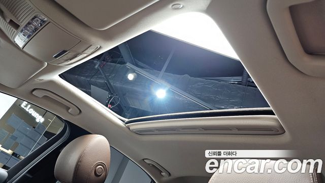 Mercedes-Benz E-Class 2019 — photo 24