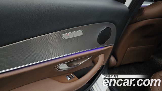 Mercedes-Benz E-Class 2019 — photo 25