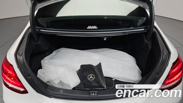 Mercedes-Benz E-Class 2019 — photo 26