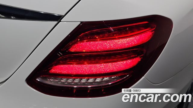 Mercedes-Benz E-Class 2019 — photo 9