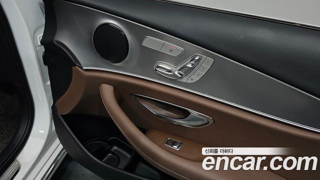 Mercedes-Benz E-Class 2019 — photo 28
