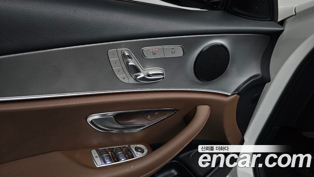 Mercedes-Benz E-Class 2019 — photo 29