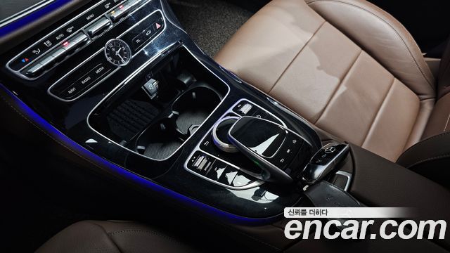 Mercedes-Benz E-Class 2019 — photo 30