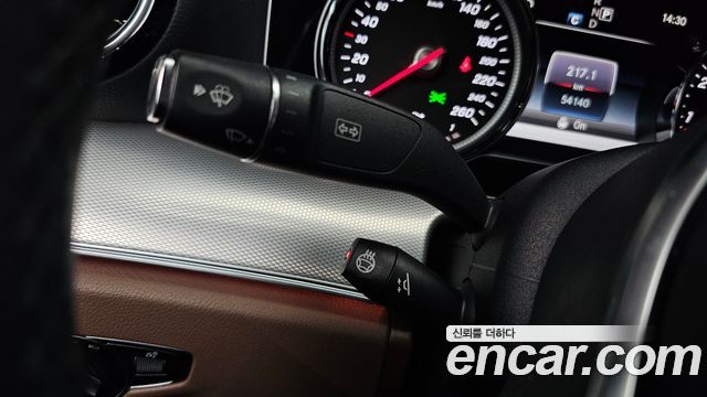 Mercedes-Benz E-Class 2019 — photo 31