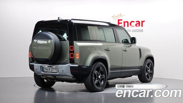 Land Rover Defender 2023 — photo 2