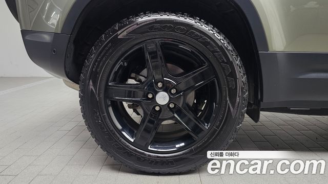 Land Rover Defender 2023 — photo 5