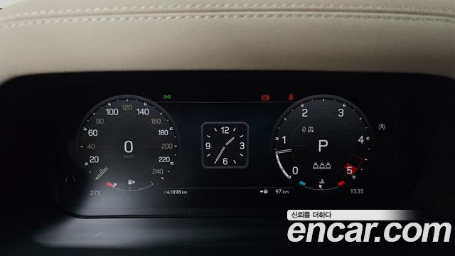 Land Rover Defender 2023 — photo 11
