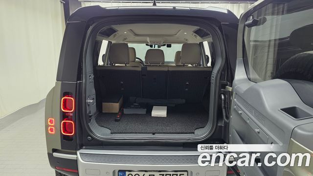 Land Rover Defender 2023 — photo 23