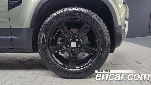 Land Rover Defender 2023 — photo 7