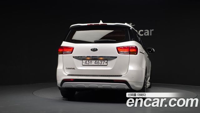 Kia Canival 2016 — photo 4
