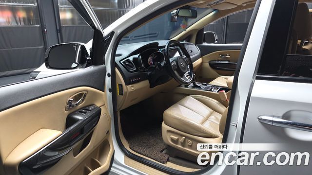 Kia Canival 2016 — photo 13