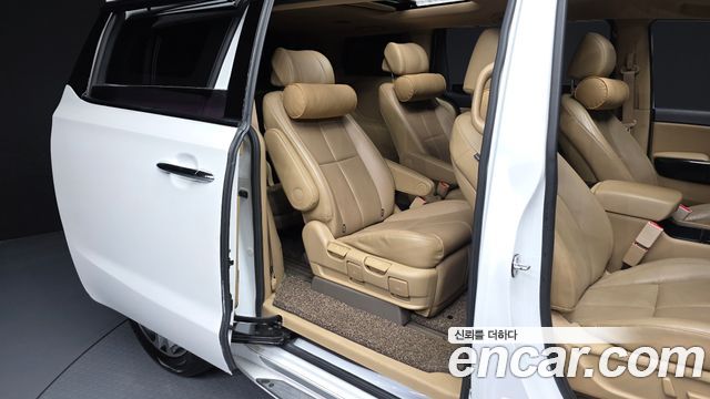 Kia Canival 2016 — photo 18