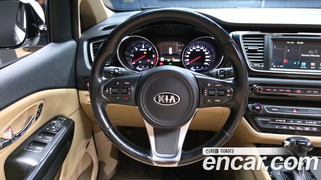 Kia Canival 2016 — photo 19