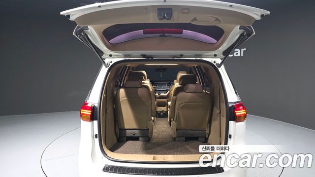 Kia Canival 2016 — photo 26