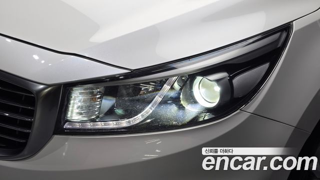 Kia Canival 2016 — photo 8