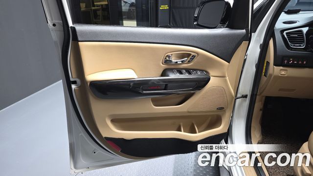 Kia Canival 2016 — photo 14