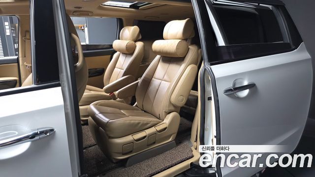 Kia Canival 2016 — photo 16