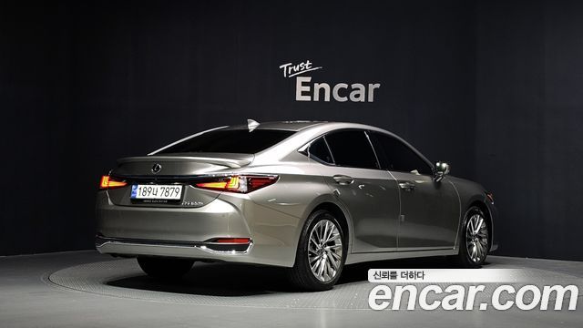 Lexus ES 2025 — photo 2