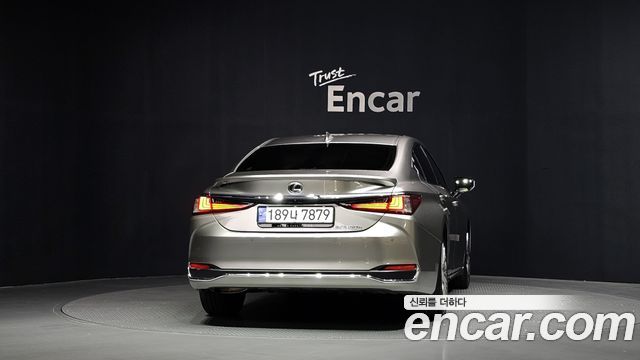 Lexus ES 2025 — photo 4