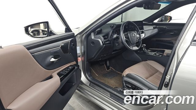 Lexus ES 2025 — photo 13