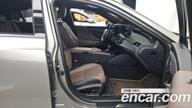 Lexus ES 2025 — photo 17