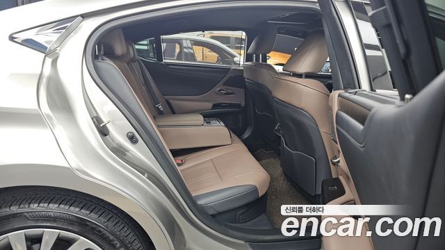 Lexus ES 2025 — photo 18