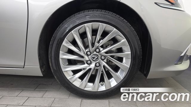 Lexus ES 2025 — photo 7