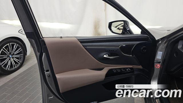 Lexus ES 2025 — photo 14
