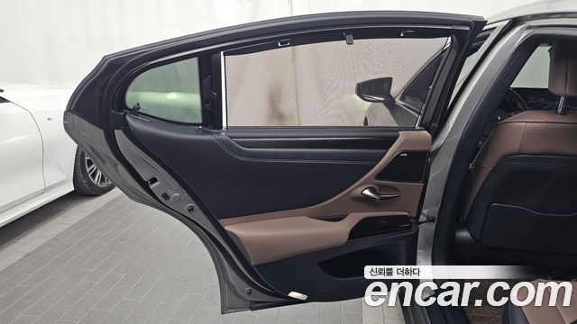 Lexus ES 2025 — photo 15
