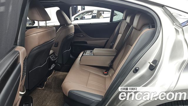 Lexus ES 2025 — photo 16