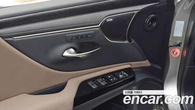 Lexus ES 2025 — photo 27
