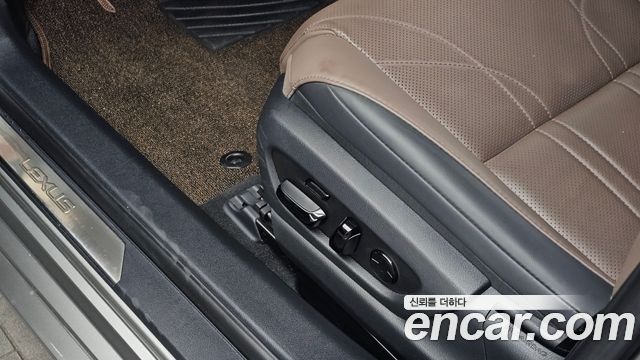 Lexus ES 2025 — photo 34