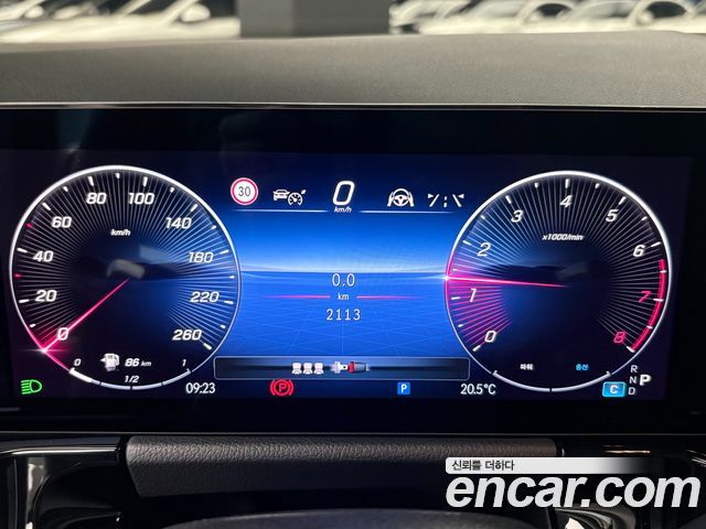 Mercedes-Benz GLA-Class 2026 — photo 11