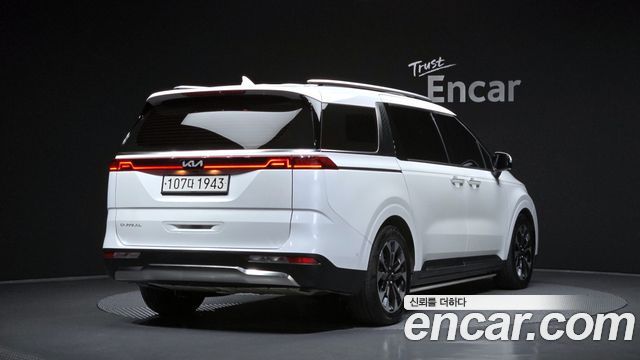 Kia Canival 2023 — photo 2