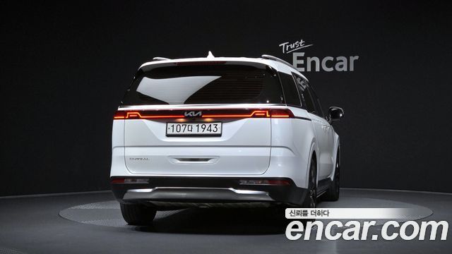 Kia Canival 2023 — photo 4