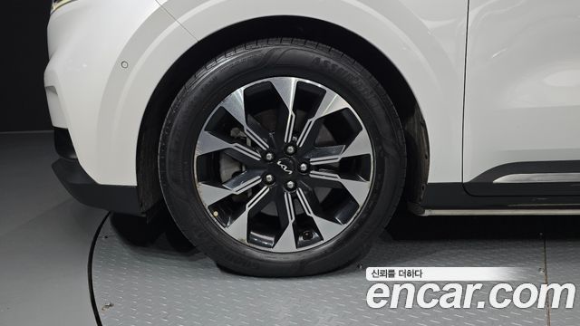 Kia Canival 2023 — photo 5