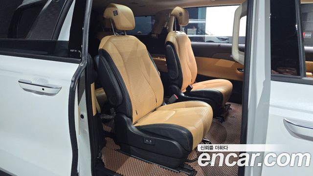 Kia Canival 2023 — photo 17