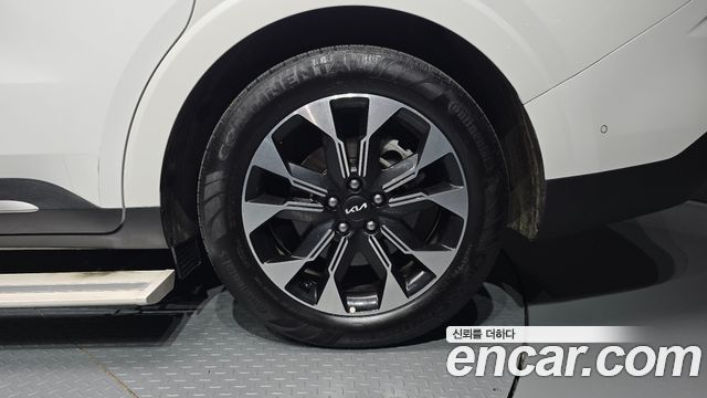 Kia Canival 2023 — photo 7